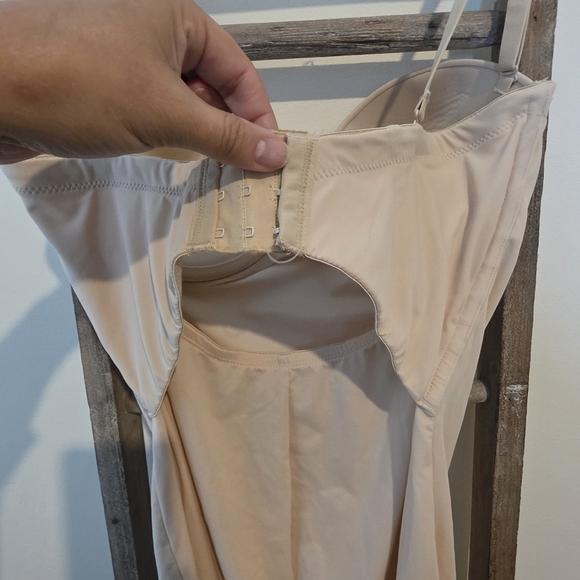 ⭐️40% Off⭐️ Maidenform Shaping Slip with Built In Bra - Picture 9 of 16